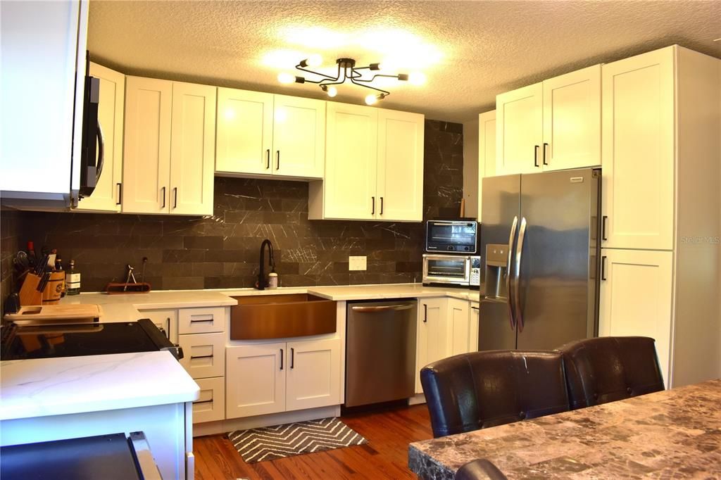 Active With Contract: $239,000 (2 beds, 1 baths, 1054 Square Feet)