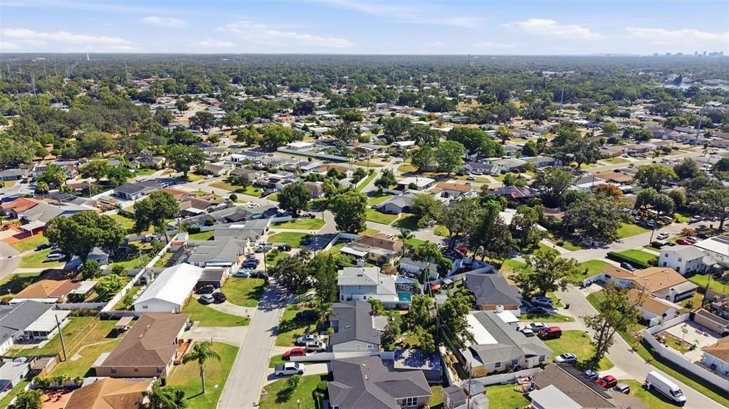 合同活跃: $560,000 (4 贝兹, 3 浴室, 2030 平方英尺)