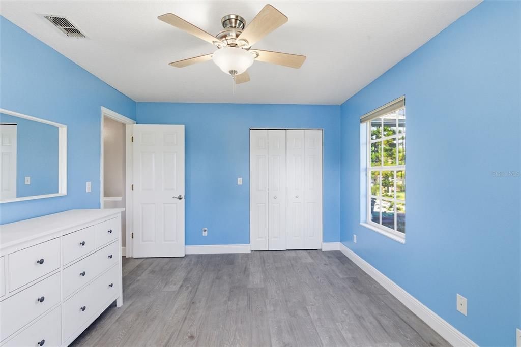 合同活跃: $560,000 (4 贝兹, 3 浴室, 2030 平方英尺)