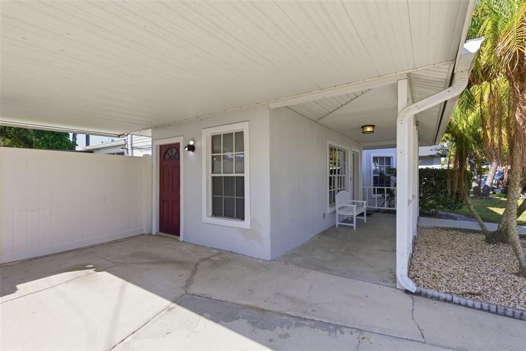 合同活跃: $560,000 (4 贝兹, 3 浴室, 2030 平方英尺)