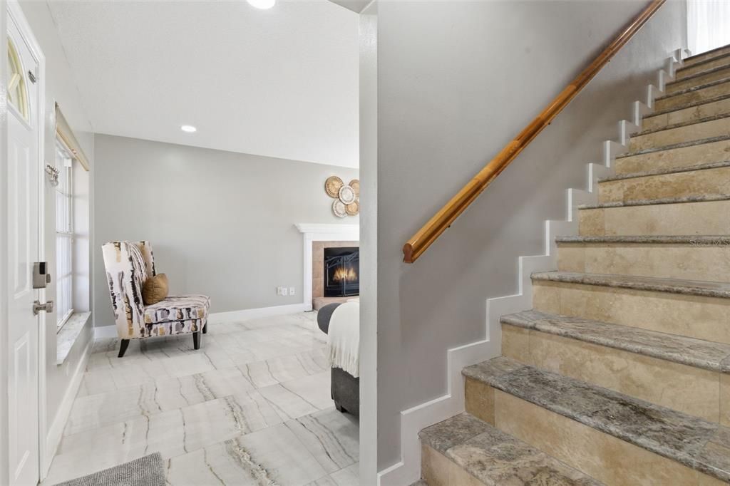 合同活跃: $560,000 (4 贝兹, 3 浴室, 2030 平方英尺)