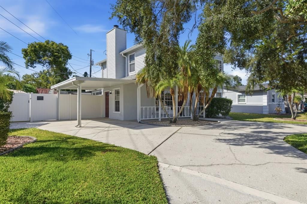 合同活跃: $560,000 (4 贝兹, 3 浴室, 2030 平方英尺)