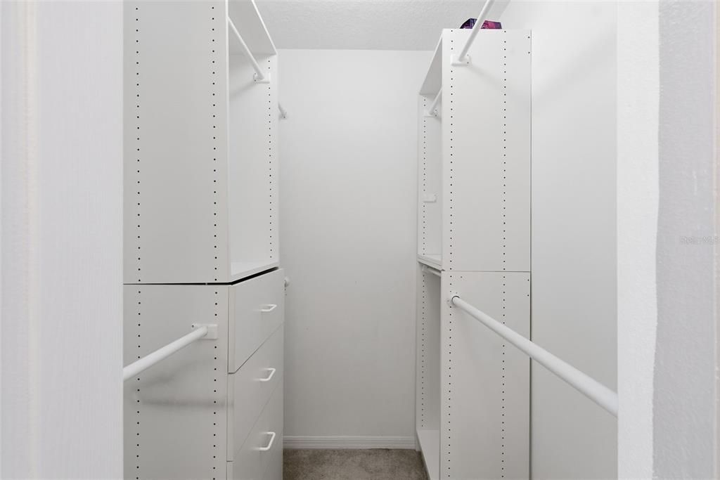 合同活跃: $560,000 (4 贝兹, 3 浴室, 2030 平方英尺)