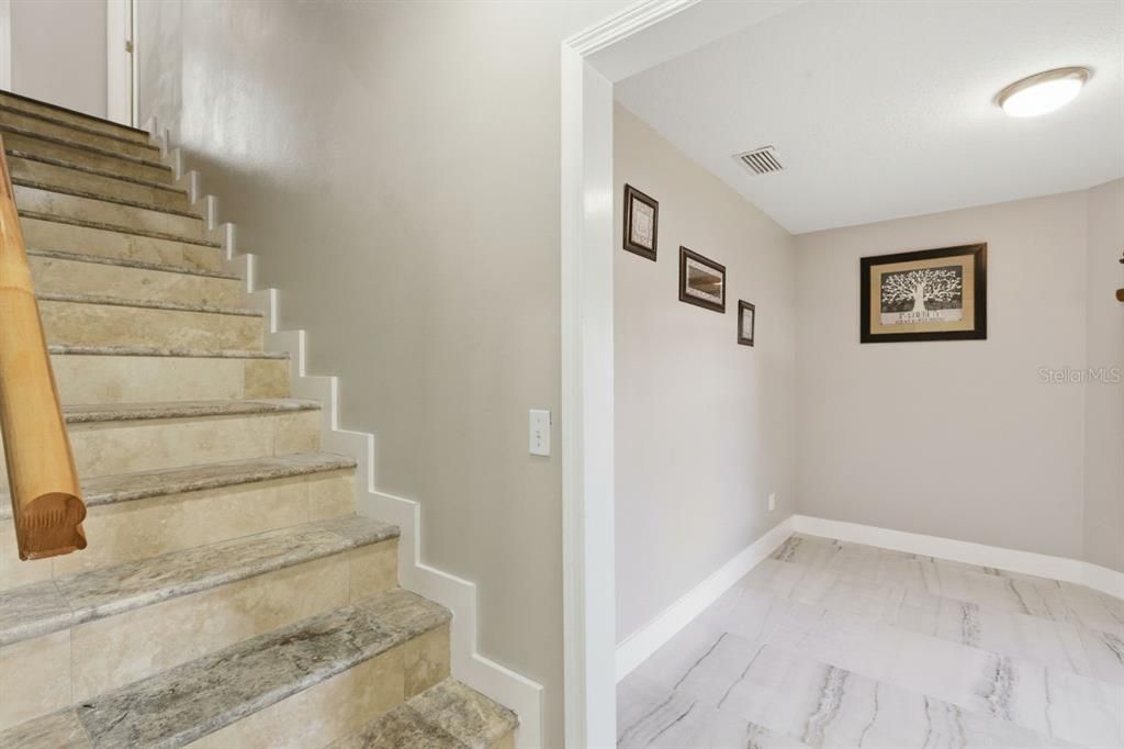 合同活跃: $560,000 (4 贝兹, 3 浴室, 2030 平方英尺)