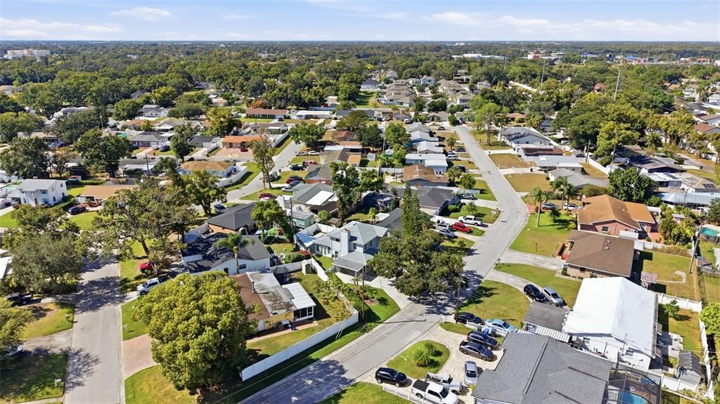 合同活跃: $560,000 (4 贝兹, 3 浴室, 2030 平方英尺)