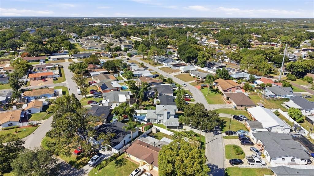 合同活跃: $560,000 (4 贝兹, 3 浴室, 2030 平方英尺)