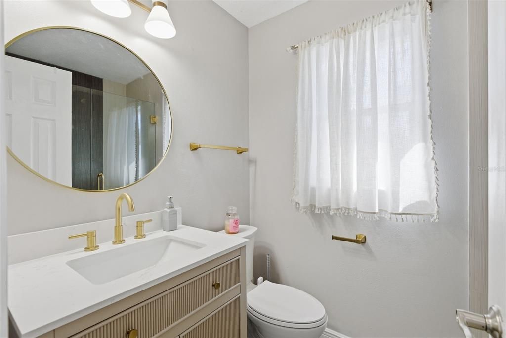 合同活跃: $560,000 (4 贝兹, 3 浴室, 2030 平方英尺)