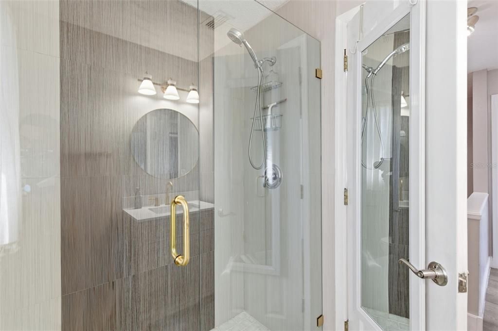 合同活跃: $560,000 (4 贝兹, 3 浴室, 2030 平方英尺)