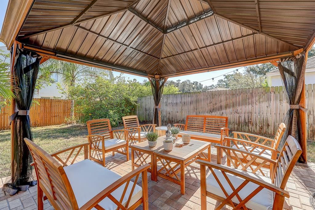 На продажу: $409,900 (3 спален, 2 ванн, 1804 Квадратных фут)