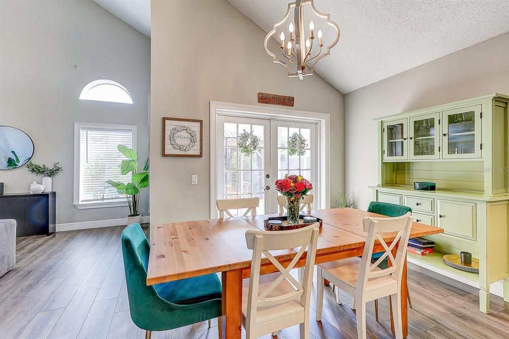 На продажу: $409,900 (3 спален, 2 ванн, 1804 Квадратных фут)