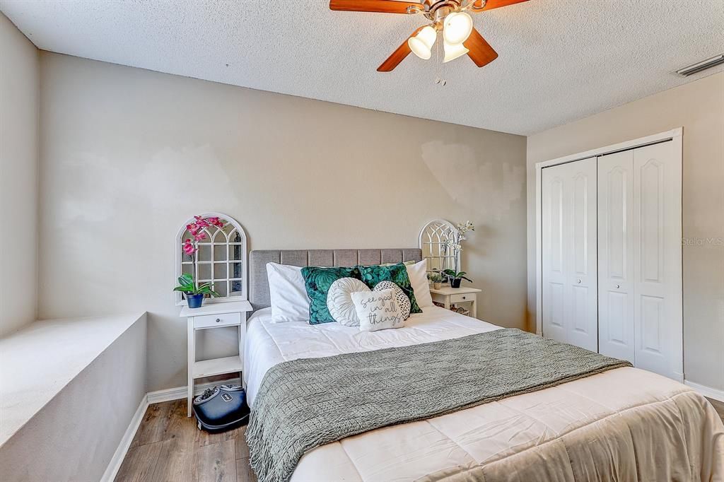 На продажу: $409,900 (3 спален, 2 ванн, 1804 Квадратных фут)