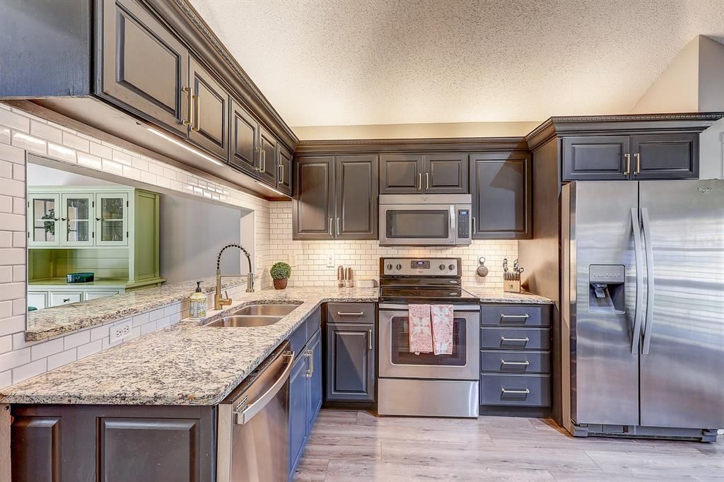 На продажу: $409,900 (3 спален, 2 ванн, 1804 Квадратных фут)