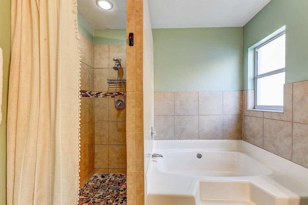 На продажу: $409,900 (3 спален, 2 ванн, 1804 Квадратных фут)