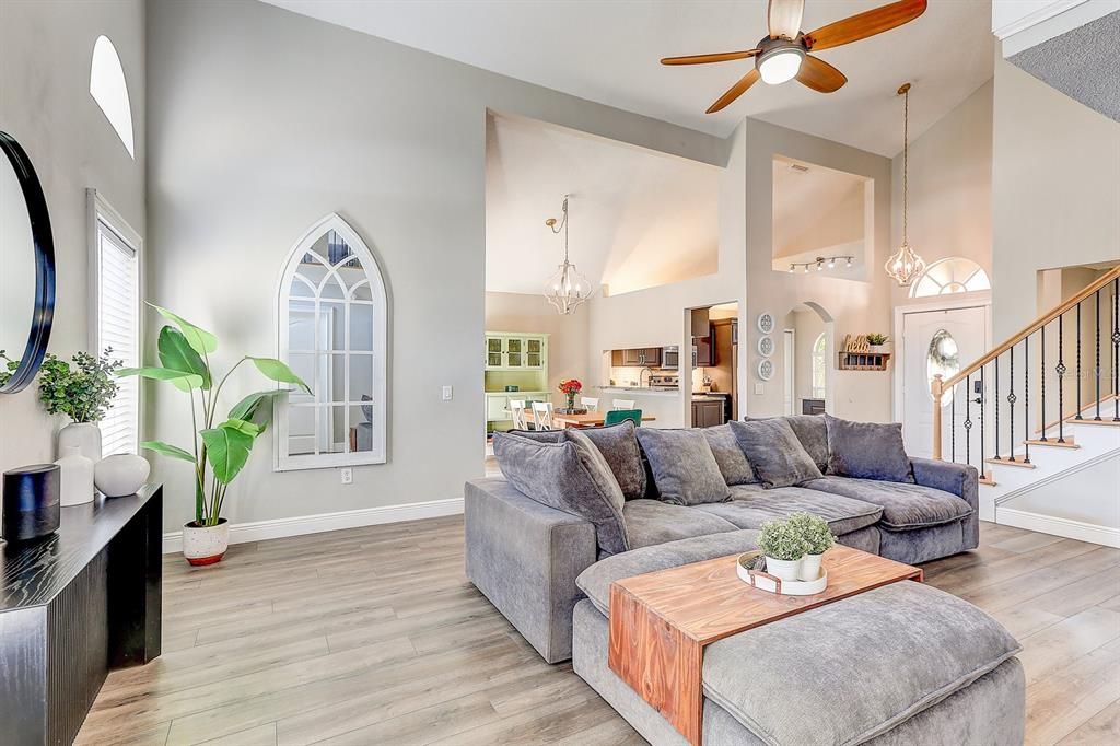 На продажу: $409,900 (3 спален, 2 ванн, 1804 Квадратных фут)