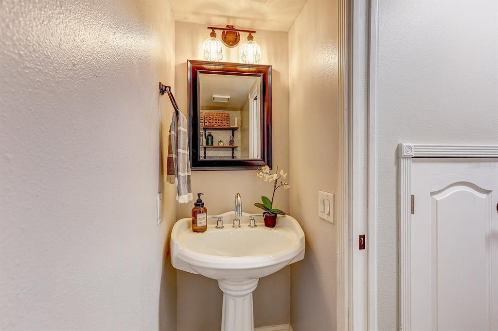 На продажу: $409,900 (3 спален, 2 ванн, 1804 Квадратных фут)