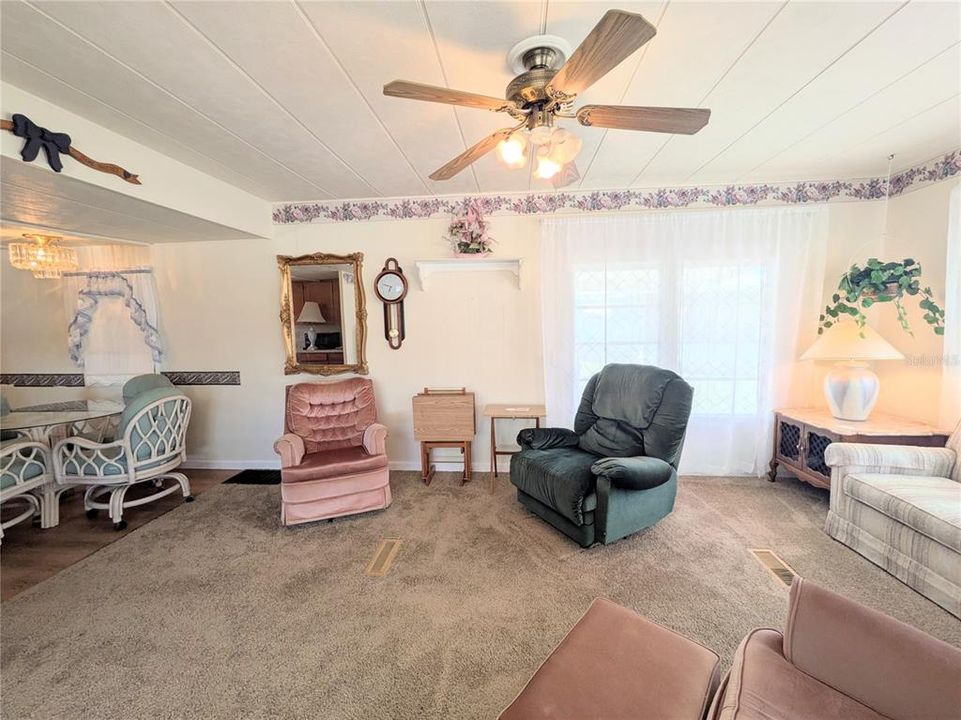 待售: $125,000 (2 贝兹, 2 浴室, 1026 平方英尺)