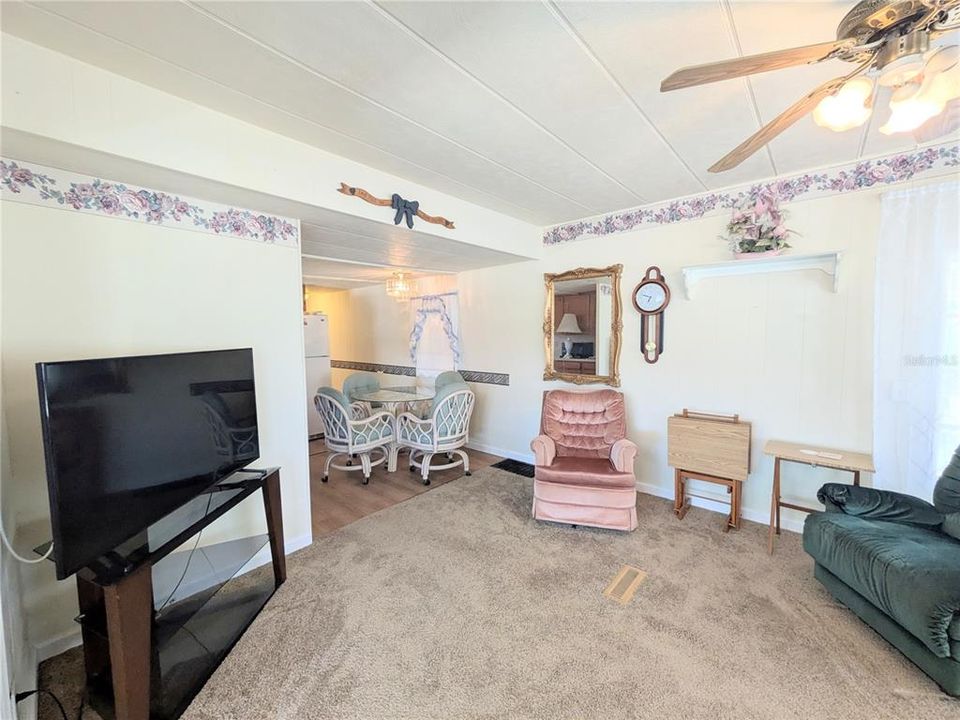 待售: $125,000 (2 贝兹, 2 浴室, 1026 平方英尺)