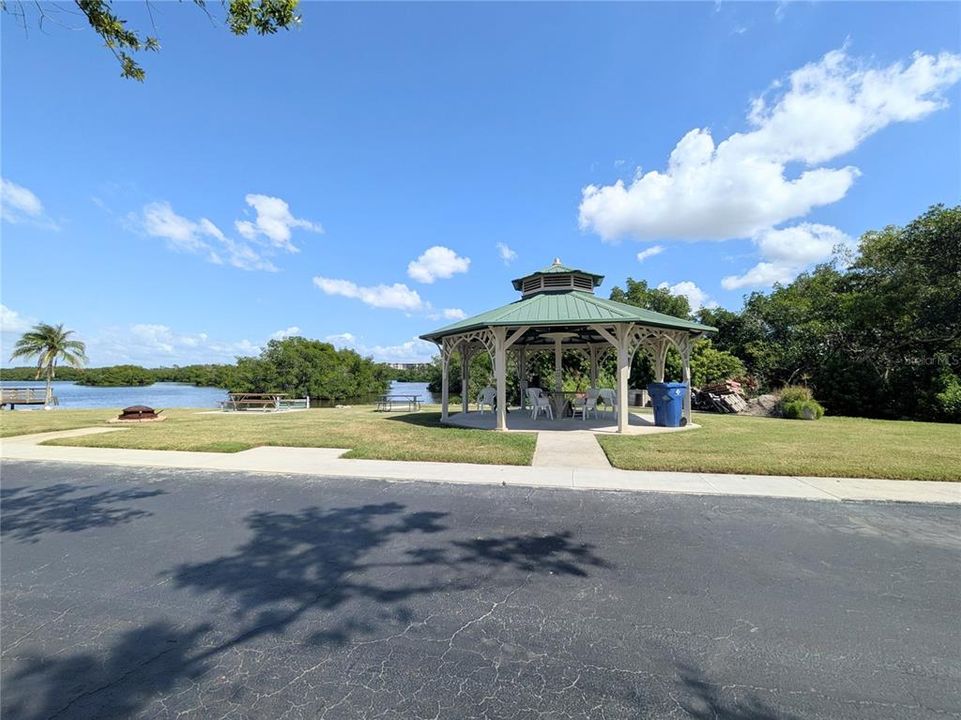 待售: $125,000 (2 贝兹, 2 浴室, 1026 平方英尺)