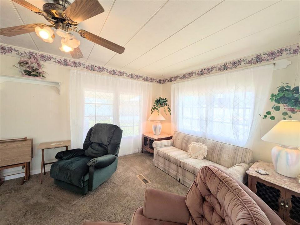 待售: $125,000 (2 贝兹, 2 浴室, 1026 平方英尺)