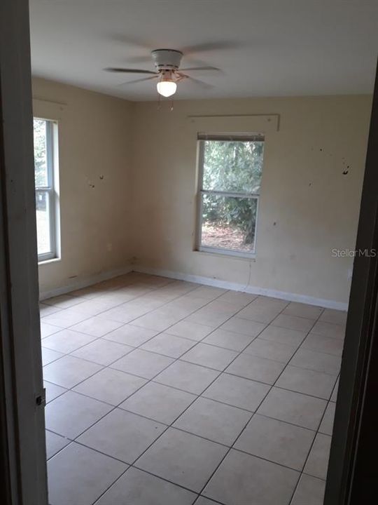 Recently Rented: $1,195 (3 beds, 1 baths, 1066 Square Feet)