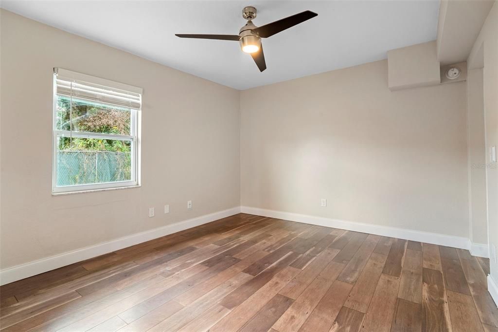 Active With Contract: $350,000 (4 beds, 2 baths, 1598 Square Feet)