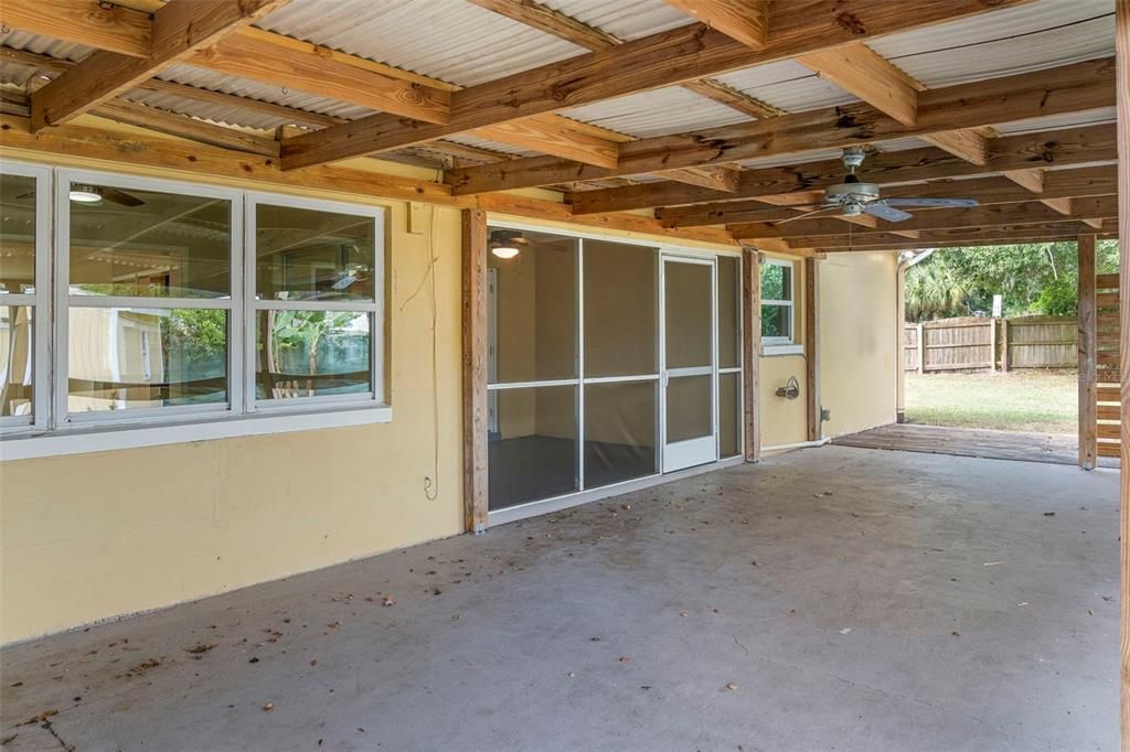 Active With Contract: $350,000 (4 beds, 2 baths, 1598 Square Feet)