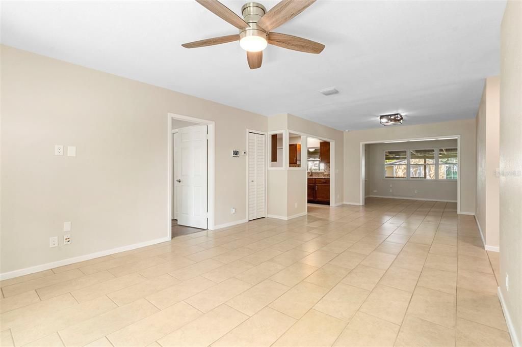 Active With Contract: $350,000 (4 beds, 2 baths, 1598 Square Feet)