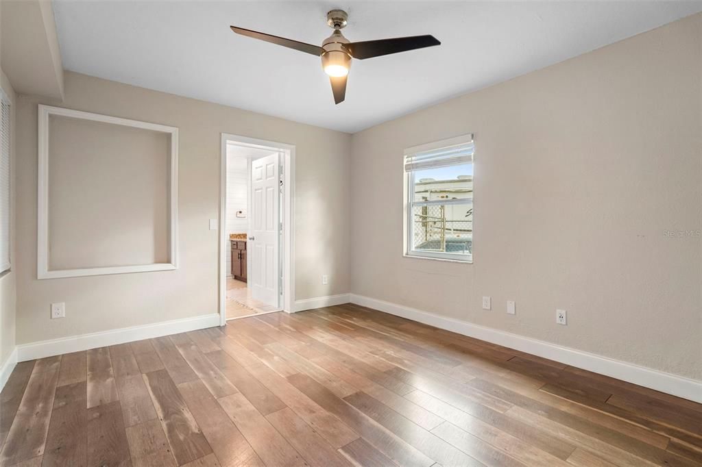 Active With Contract: $350,000 (4 beds, 2 baths, 1598 Square Feet)