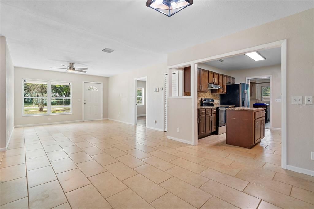 Active With Contract: $350,000 (4 beds, 2 baths, 1598 Square Feet)