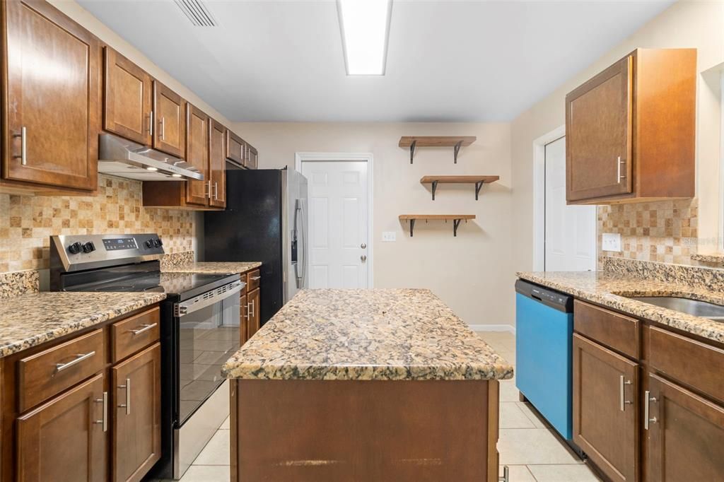 Active With Contract: $350,000 (4 beds, 2 baths, 1598 Square Feet)