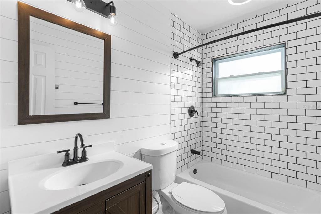 Active With Contract: $350,000 (4 beds, 2 baths, 1598 Square Feet)