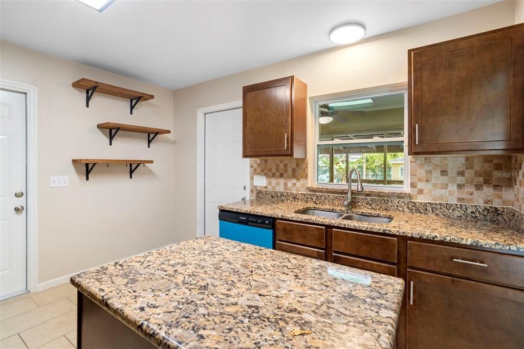 Active With Contract: $350,000 (4 beds, 2 baths, 1598 Square Feet)