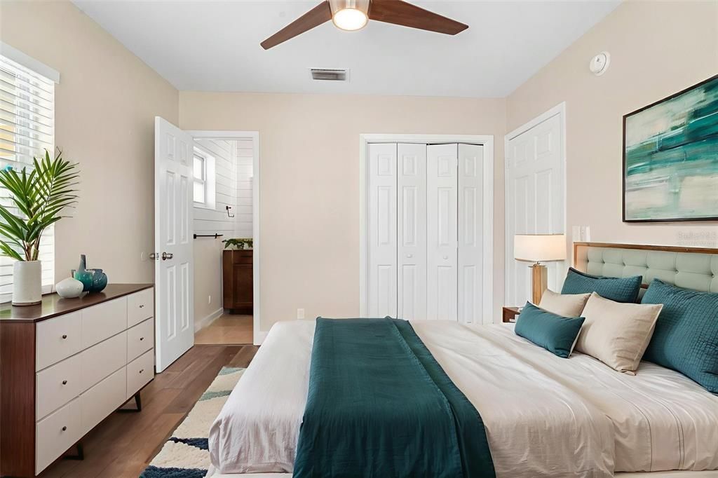 Active With Contract: $350,000 (4 beds, 2 baths, 1598 Square Feet)