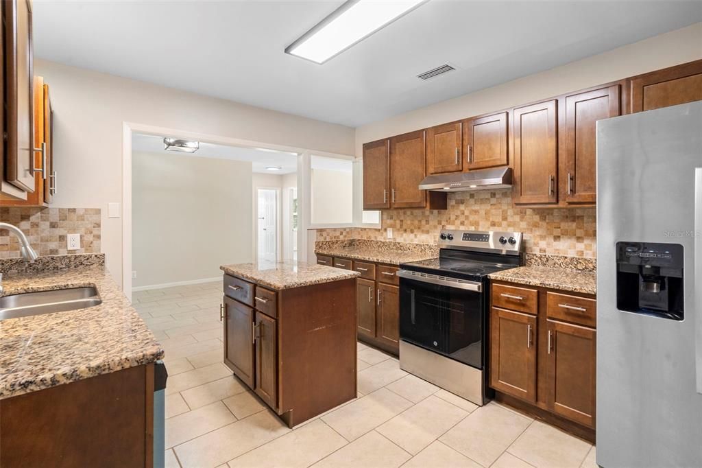 Active With Contract: $350,000 (4 beds, 2 baths, 1598 Square Feet)