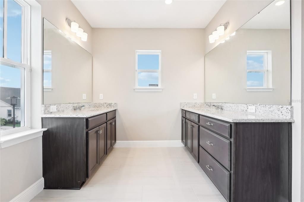 待售: $999,000 (5 贝兹, 4 浴室, 2814 平方英尺)