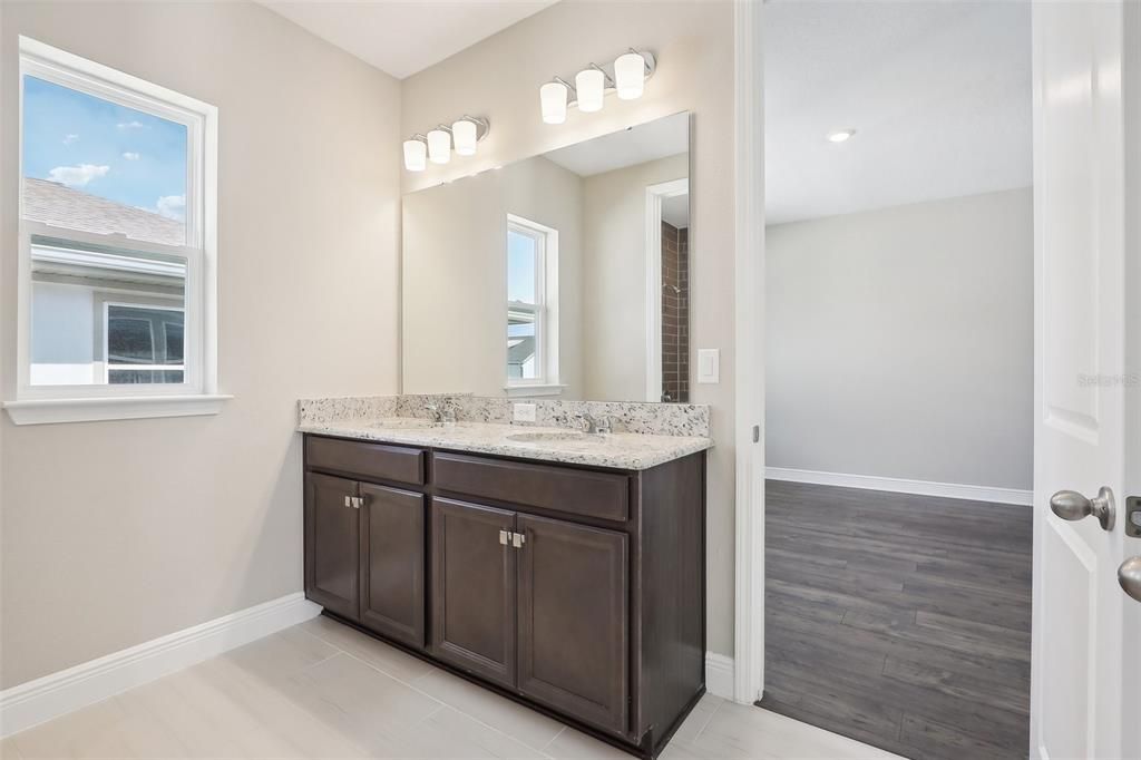 待售: $999,000 (5 贝兹, 4 浴室, 2814 平方英尺)