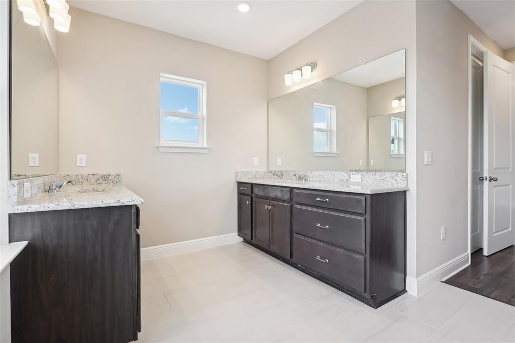 待售: $999,000 (5 贝兹, 4 浴室, 2814 平方英尺)