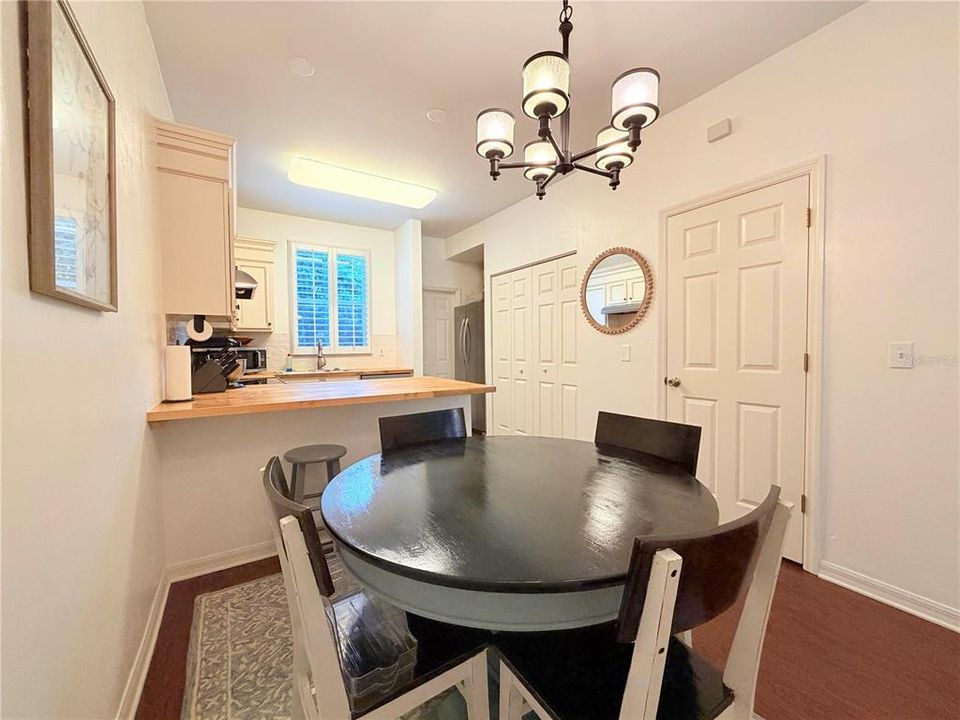 For Sale: $210,000 (2 beds, 2 baths, 1114 Square Feet)