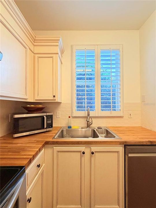 For Sale: $210,000 (2 beds, 2 baths, 1114 Square Feet)