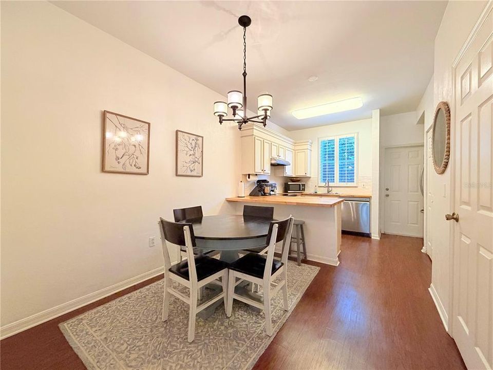 For Sale: $210,000 (2 beds, 2 baths, 1114 Square Feet)