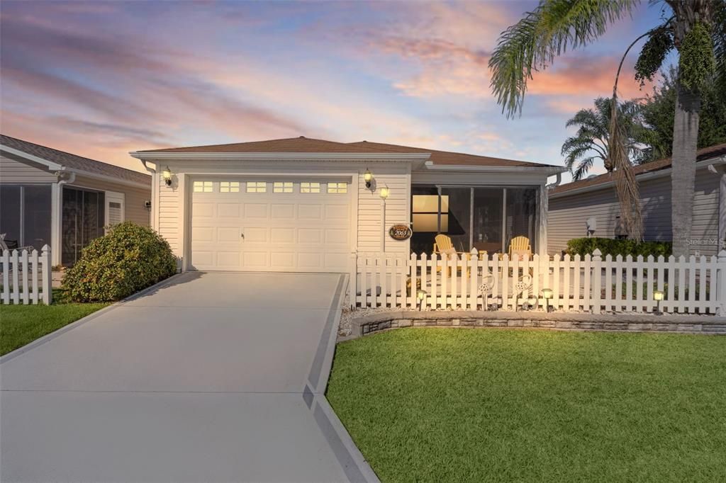 For Sale: $295,000 (2 beds, 2 baths, 1156 Square Feet)