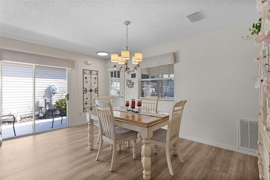 For Sale: $295,000 (2 beds, 2 baths, 1156 Square Feet)