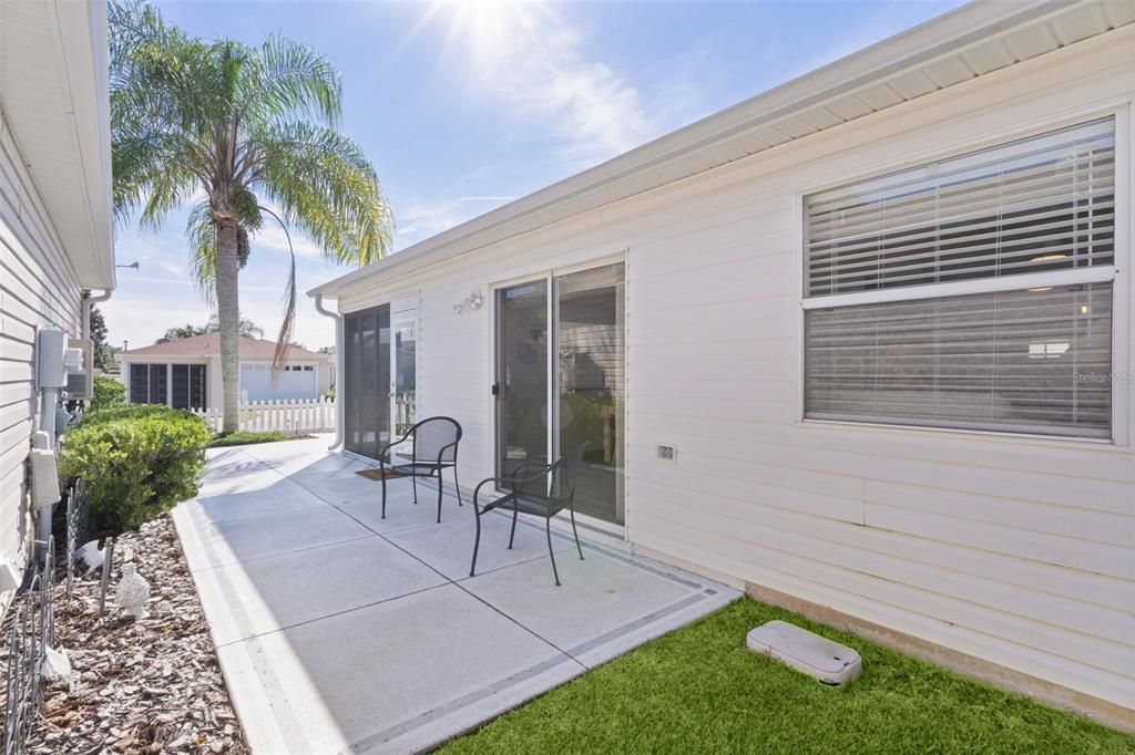 For Sale: $295,000 (2 beds, 2 baths, 1156 Square Feet)