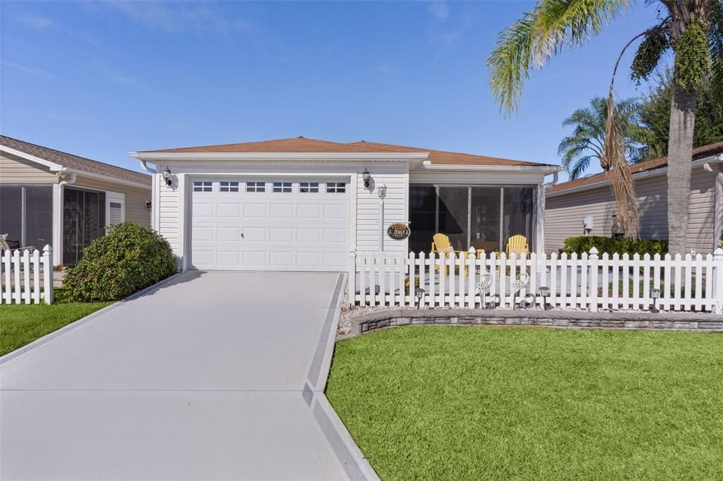 For Sale: $295,000 (2 beds, 2 baths, 1156 Square Feet)