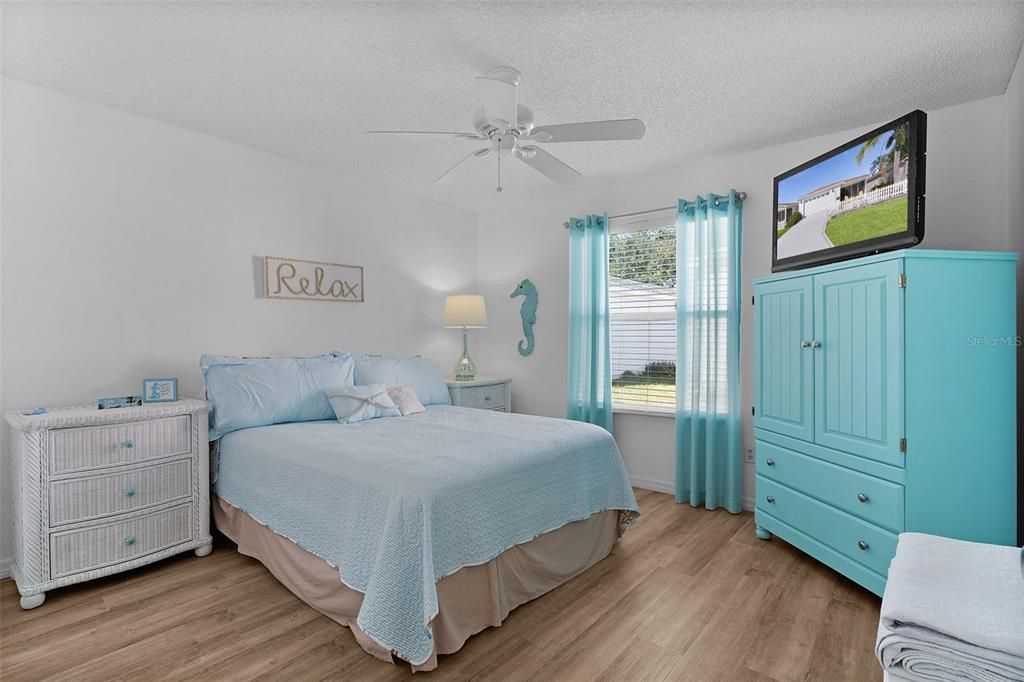 For Sale: $295,000 (2 beds, 2 baths, 1156 Square Feet)