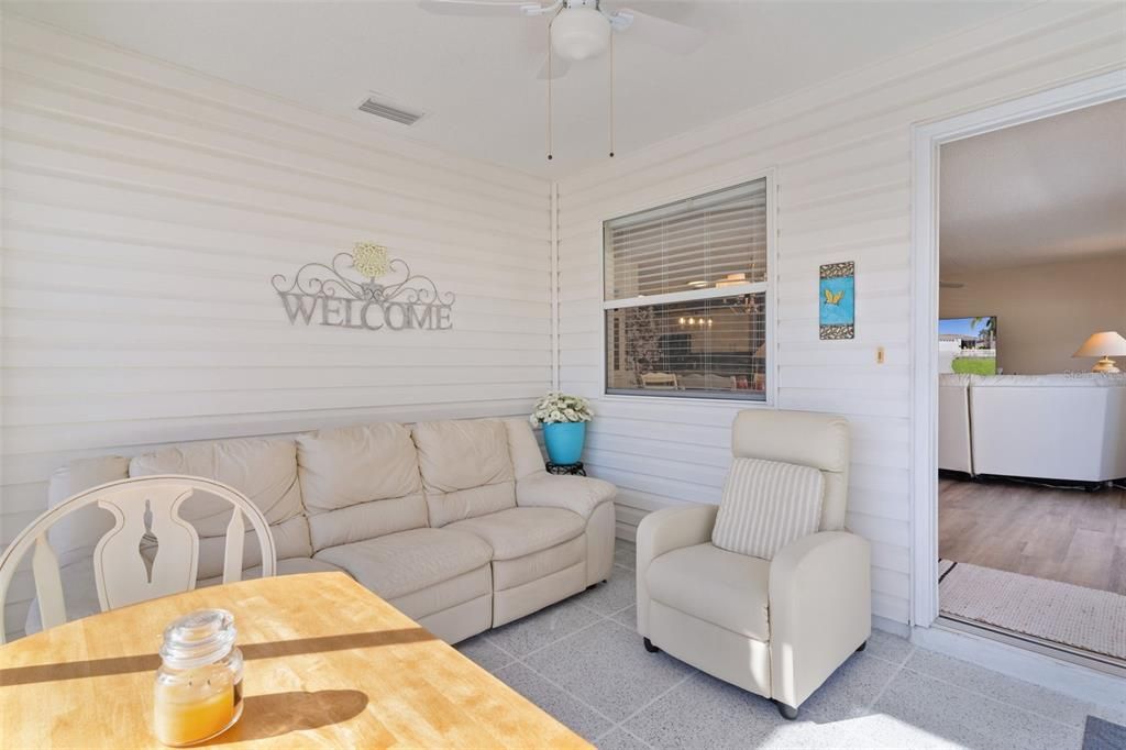 For Sale: $295,000 (2 beds, 2 baths, 1156 Square Feet)