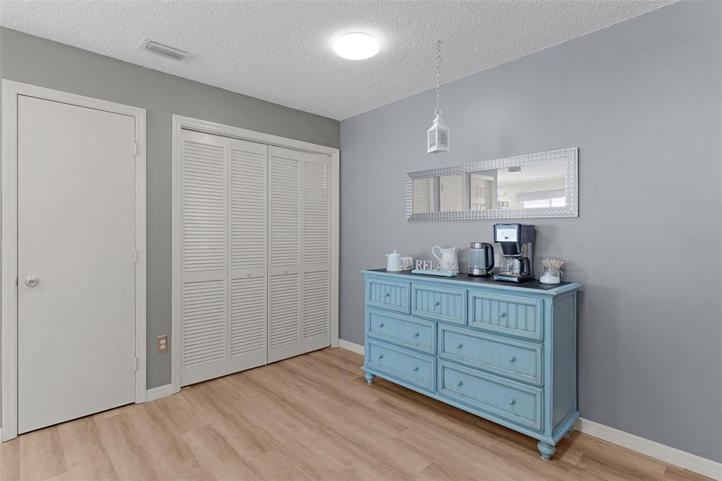 For Sale: $295,000 (2 beds, 2 baths, 1156 Square Feet)