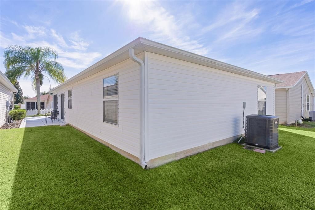 For Sale: $295,000 (2 beds, 2 baths, 1156 Square Feet)