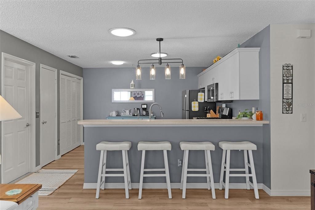 For Sale: $295,000 (2 beds, 2 baths, 1156 Square Feet)