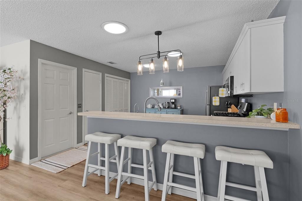 For Sale: $295,000 (2 beds, 2 baths, 1156 Square Feet)